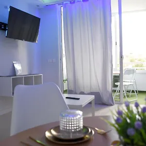 https://green-park-con-piscina-bar-wifi-parking.adeje-hotels.com